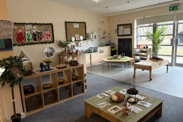 The outdoor garden and play space at Tiny Toez Westfield