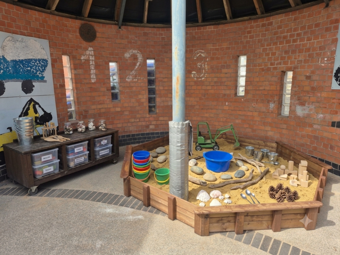 Children's outdoor learning environment at Tiny Toez East Staffs
